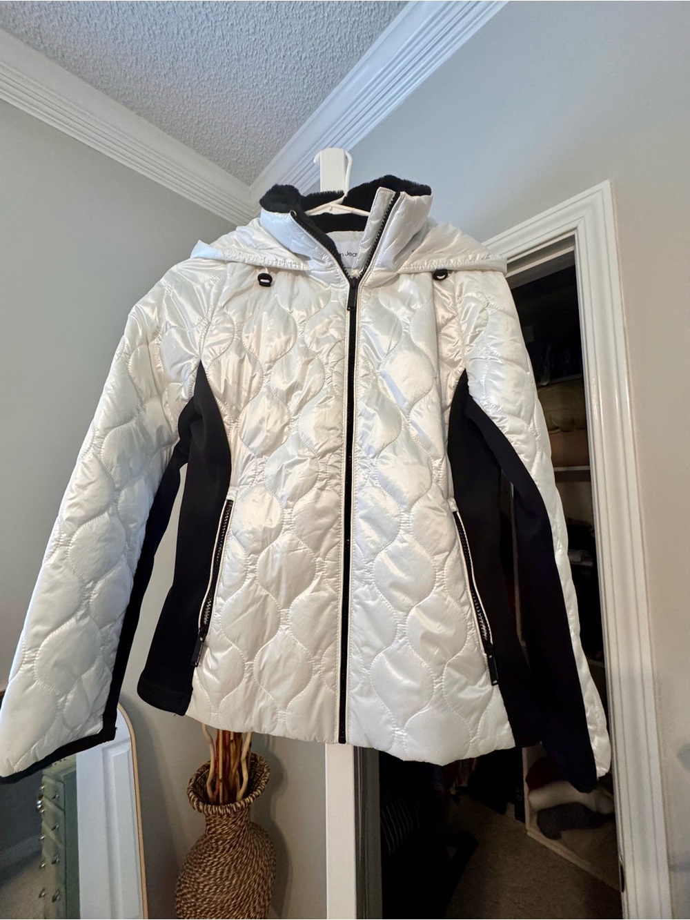 Calvin Klein Women’s Quilted White & Black Hooded Jacket